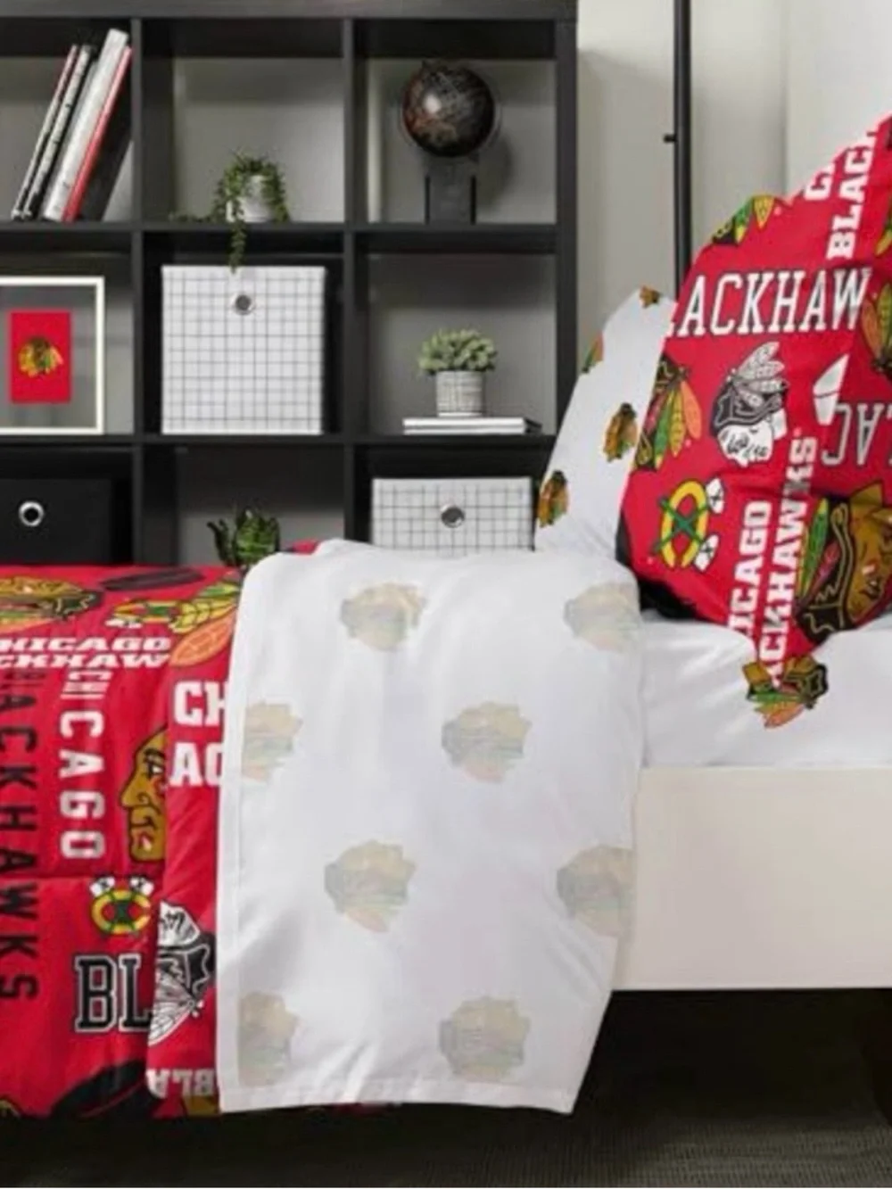 NHL Chicago Blackhawks Red and White Bedding Set